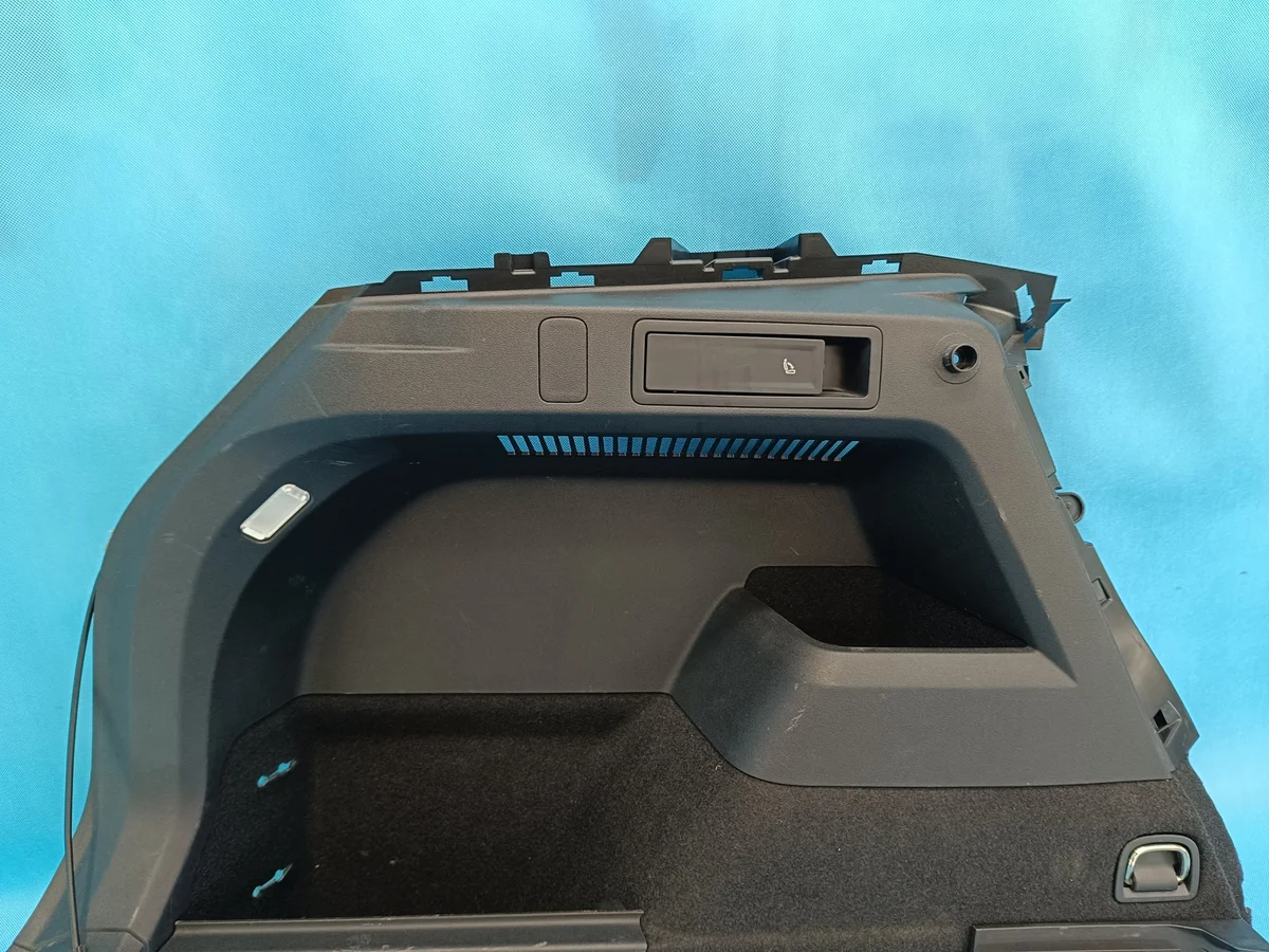 VW Tiguan 3 Seitenverkleidung Kofferraum Links image 3