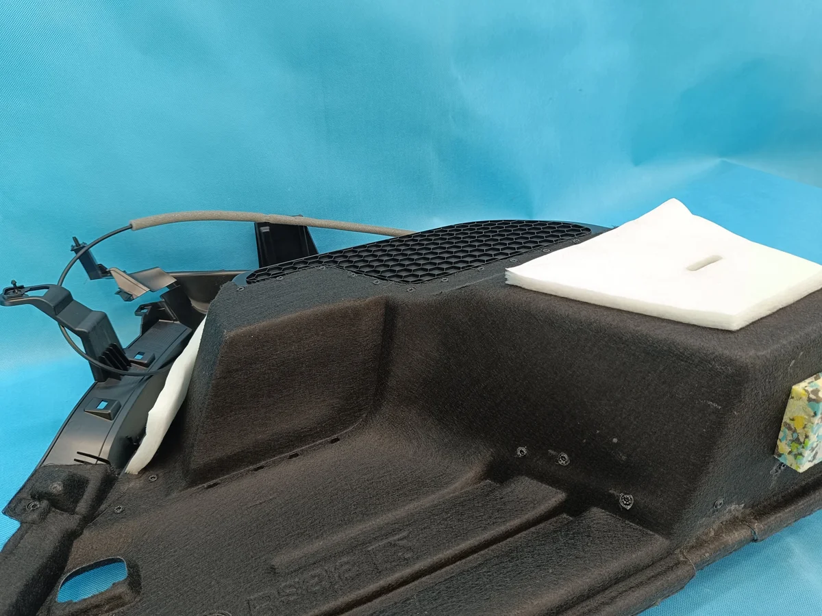 VW Tiguan 3 Seitenverkleidung Kofferraum Links image 6