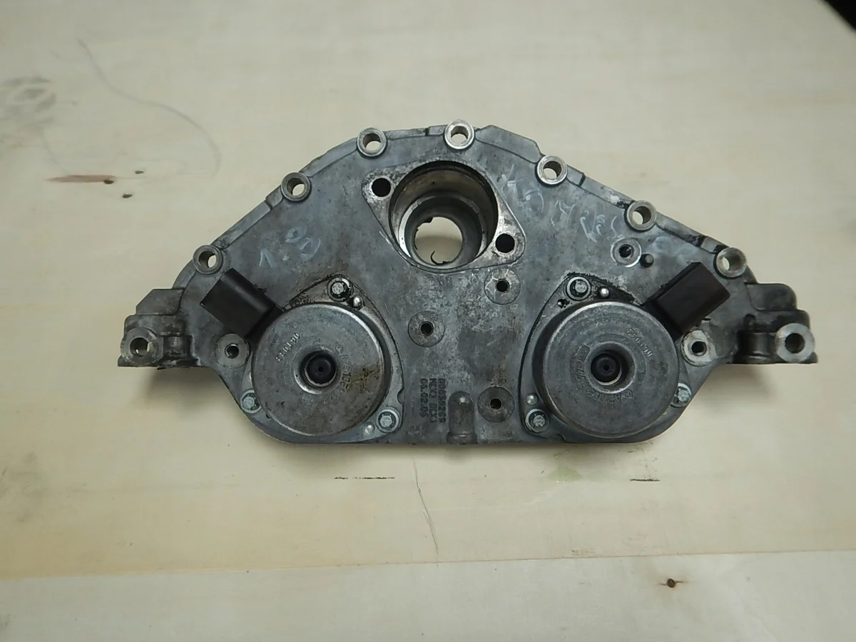 MERCEDES W203 Couvercle de distribution A2710510177