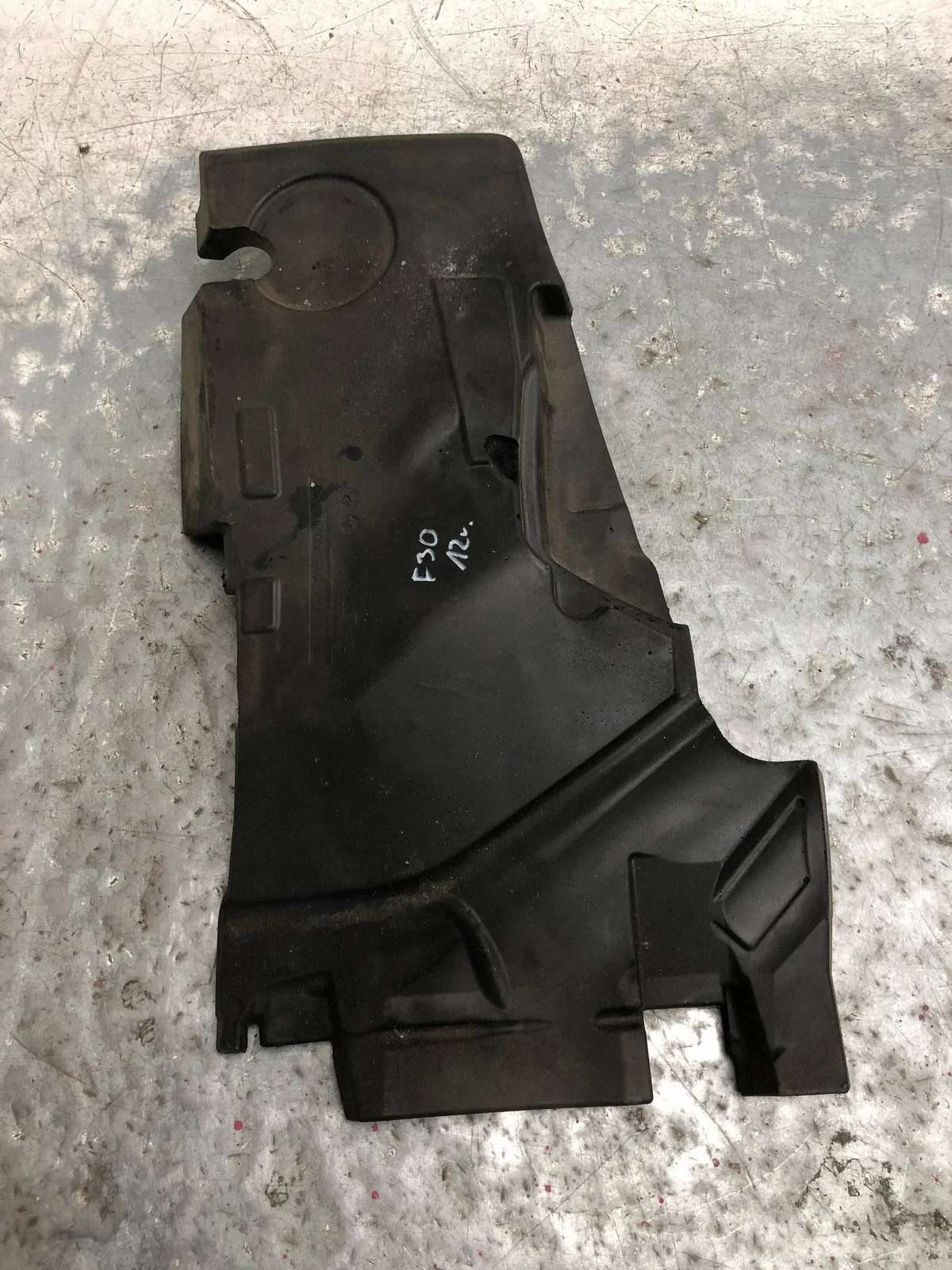 BMW F30 Motorabdeckung 7636790 gebraucht image 4