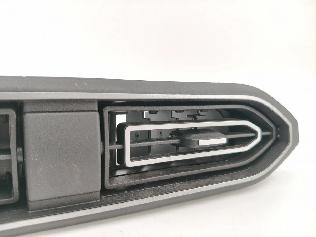 Grille de ventilation Dacia Jogger 687601008R image 4
