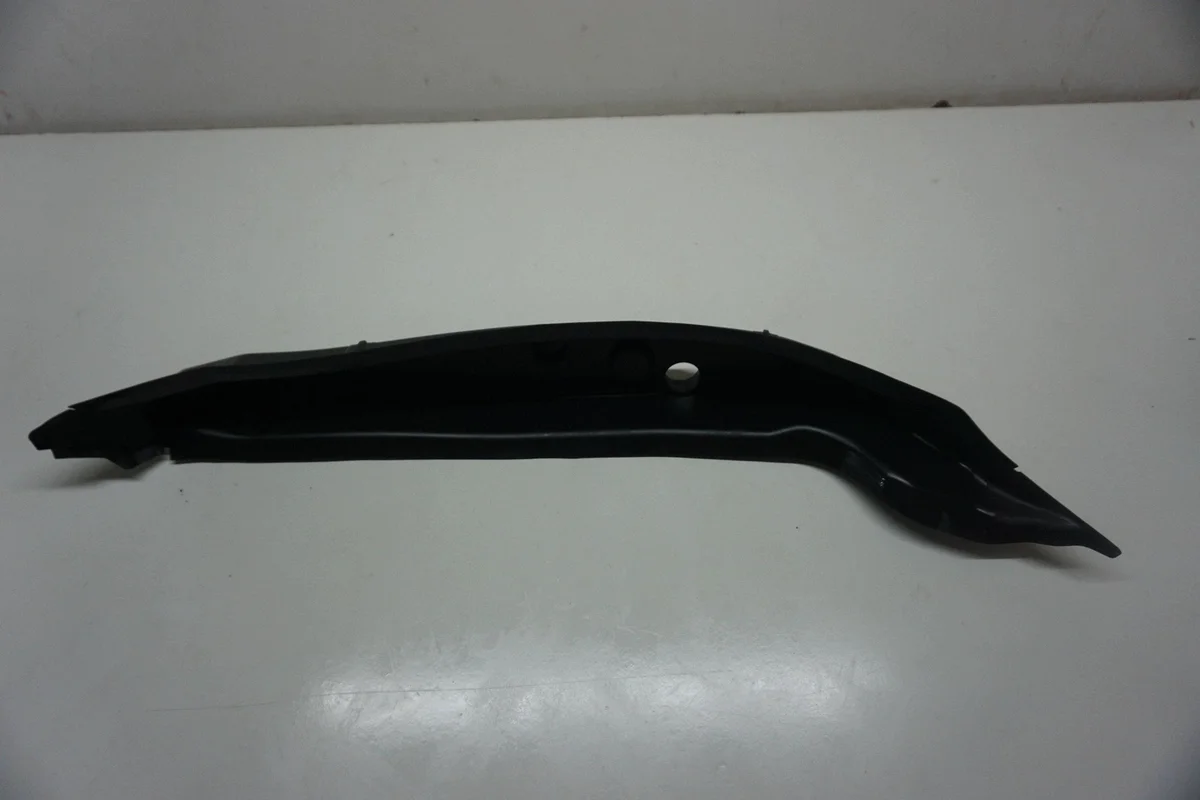 MERCEDES C W206 Cache latéral aile A2068890000