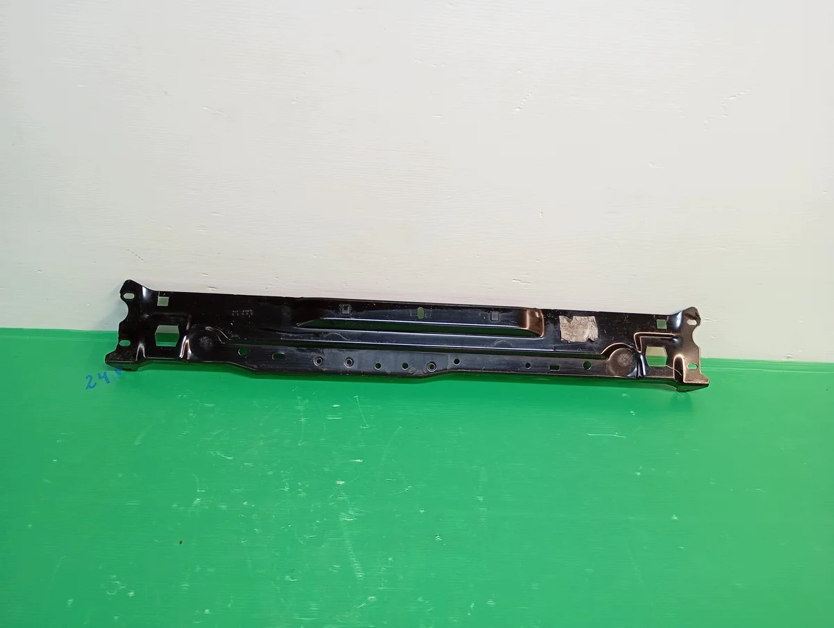 Renfort avant Mercedes C W204 A2046200272
