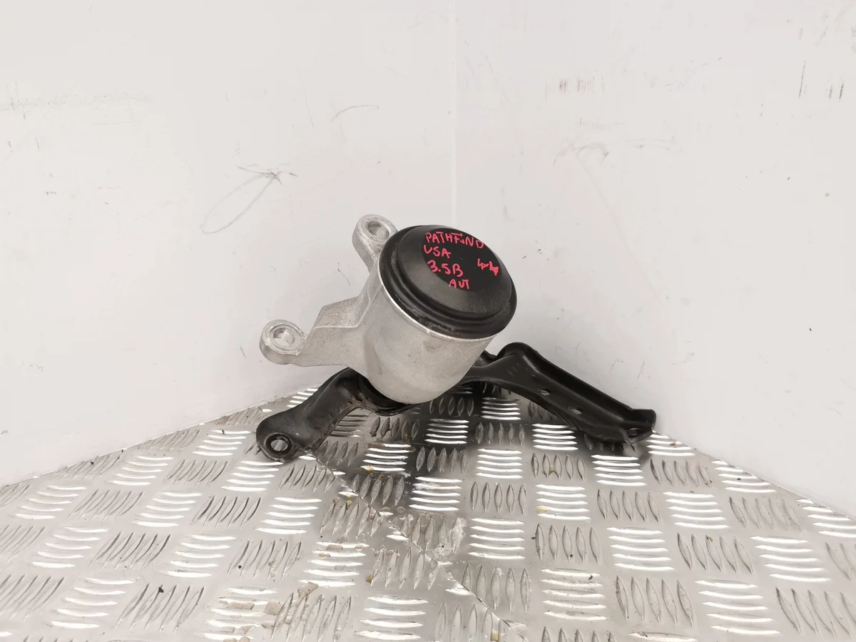 Nissan Pathfinder R53 Engine Mount Used