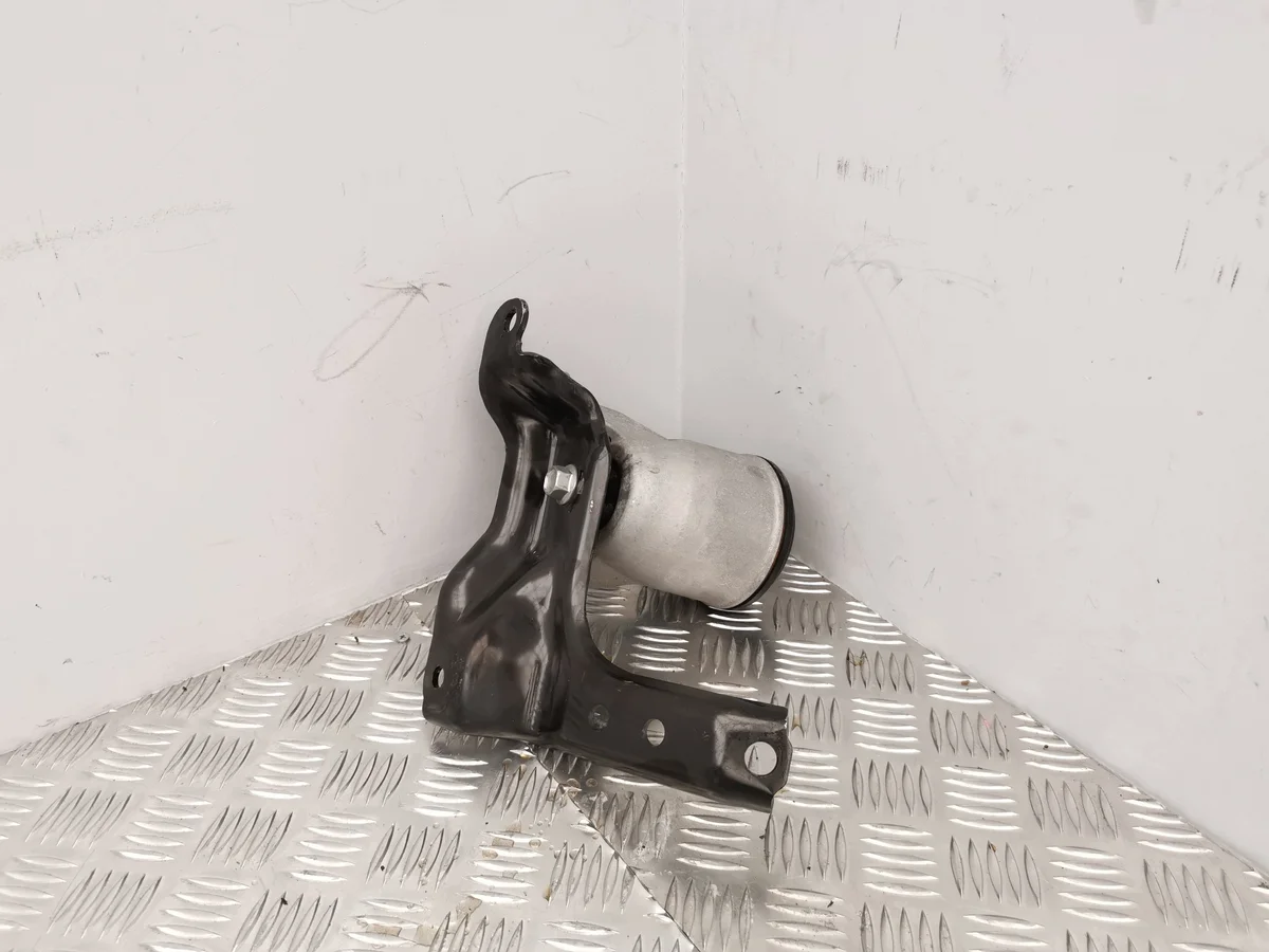 Nissan Pathfinder R53 Engine Mount Used image 3