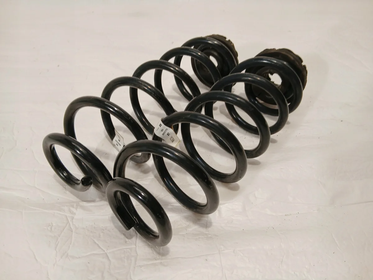 Audi A4 B9 LIFT Feder Links Rechts Halterung