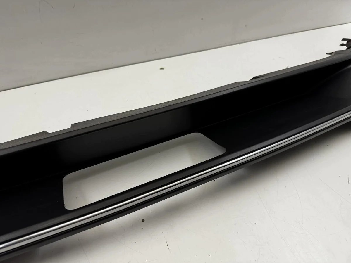 VW Golf VIII Diffuser Achterbumper Gebruikt image 3