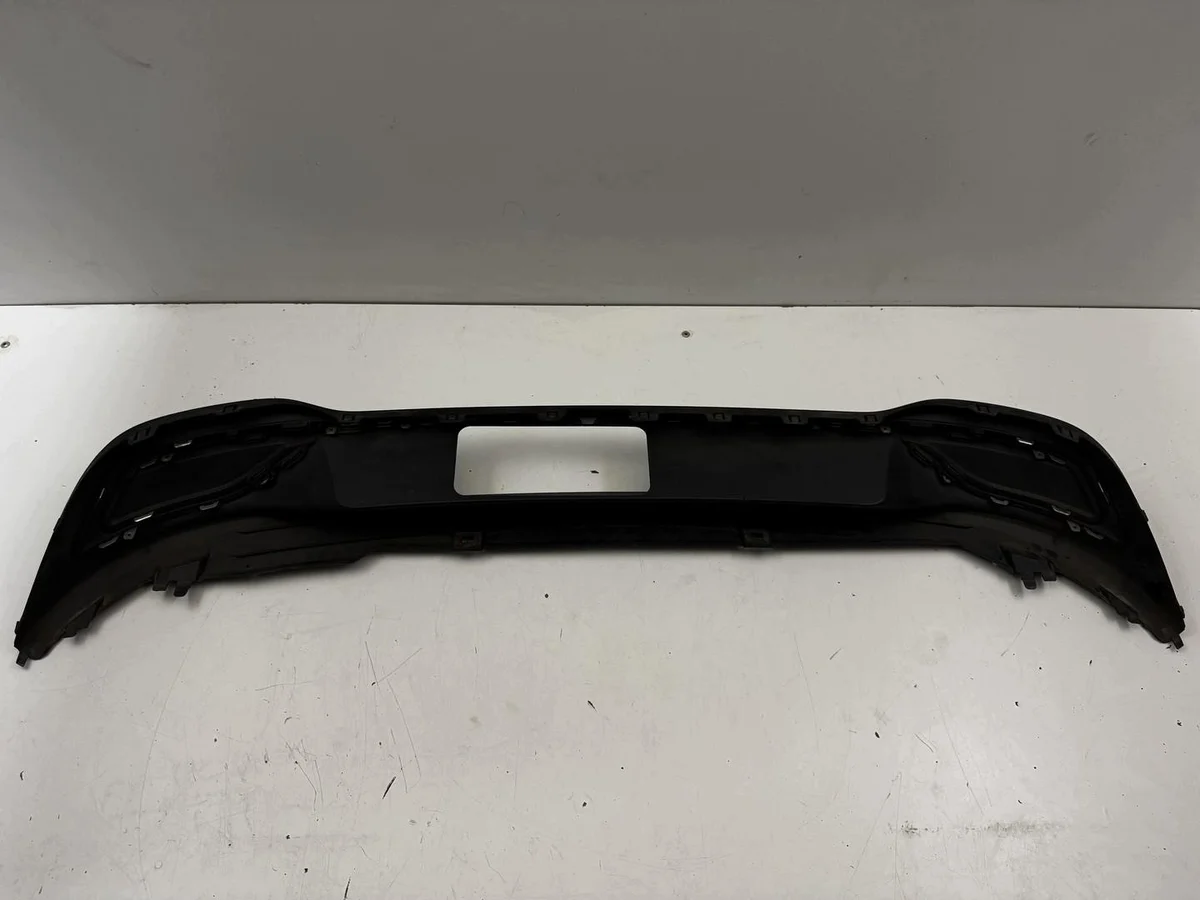 VW Golf VIII Diffuser Achterbumper Gebruikt image 5