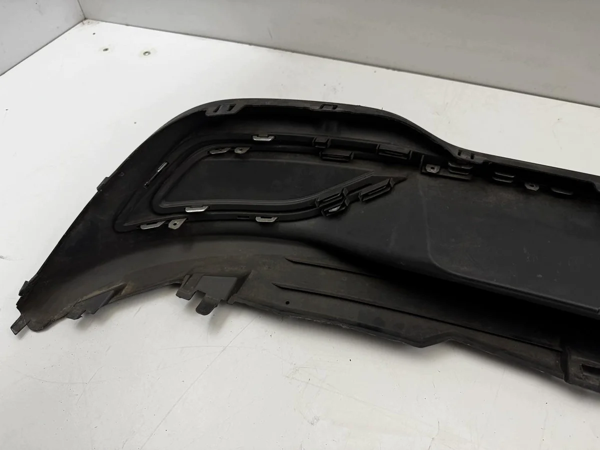 VW Golf VIII Diffuser Achterbumper Gebruikt image 6