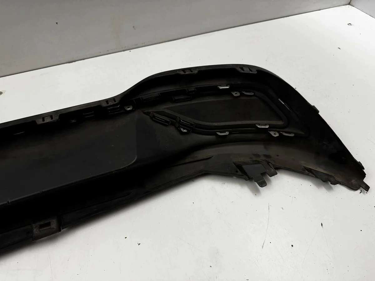 VW Golf VIII Diffuser Achterbumper Gebruikt image 7