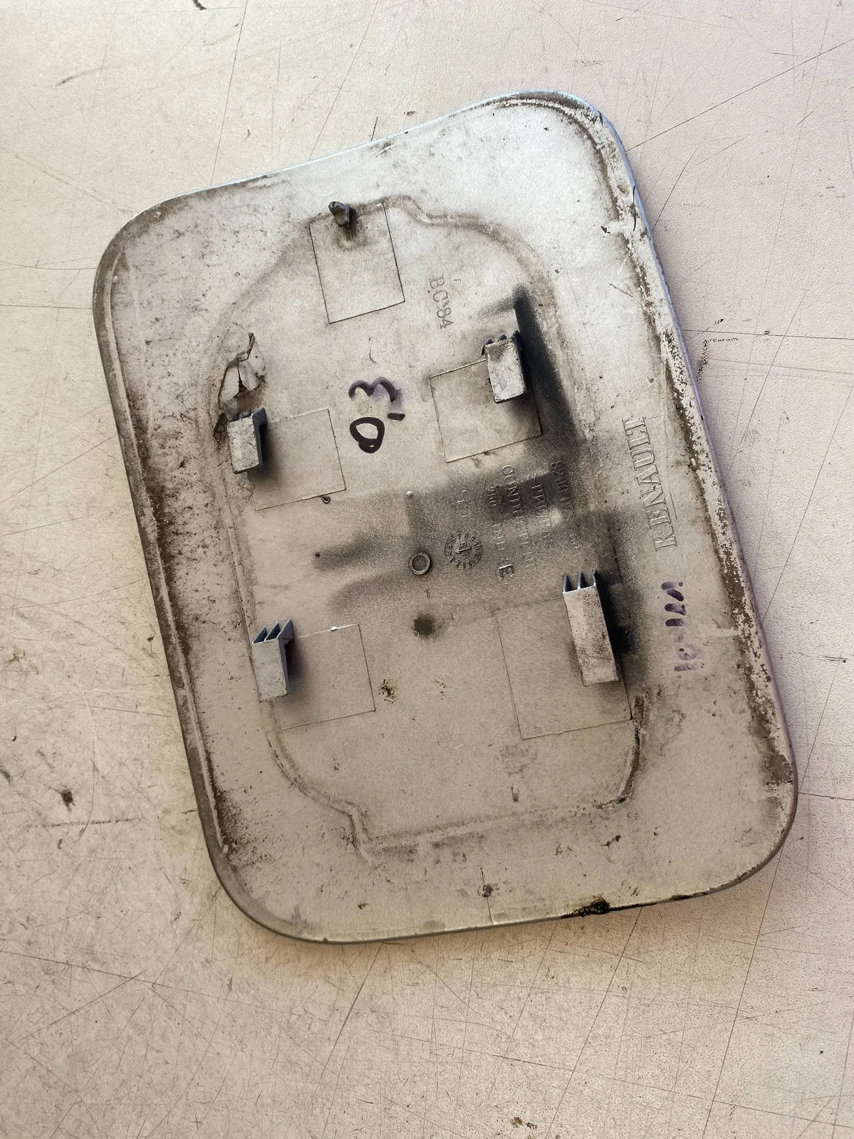 Renault Megane II Trappe réservoir carburant 8200078760 image 3