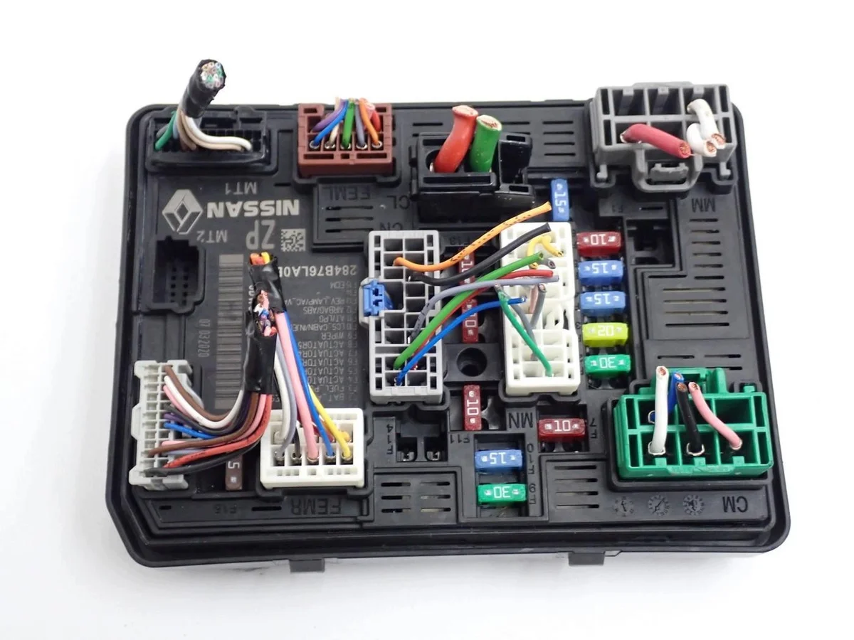 Zekeringkast Nissan Juke II F16 284B7-6LA0B