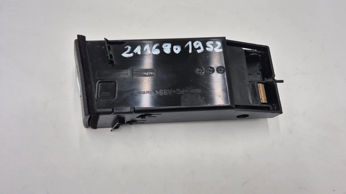 Schowek Mercedes E W211 A2116801952 image 3