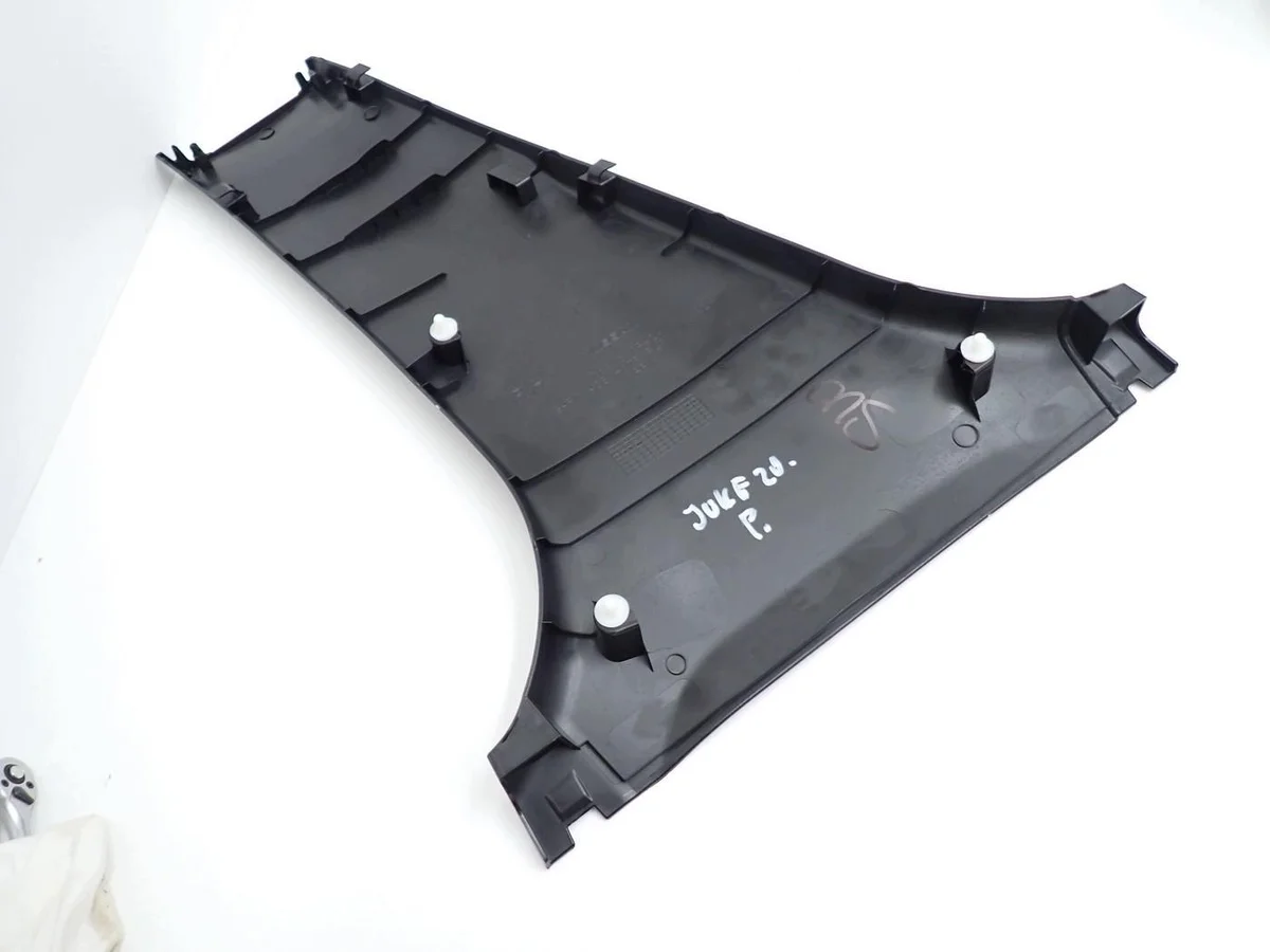 Nissan Juke F16 Stolpskydd Höger 76915-9U000