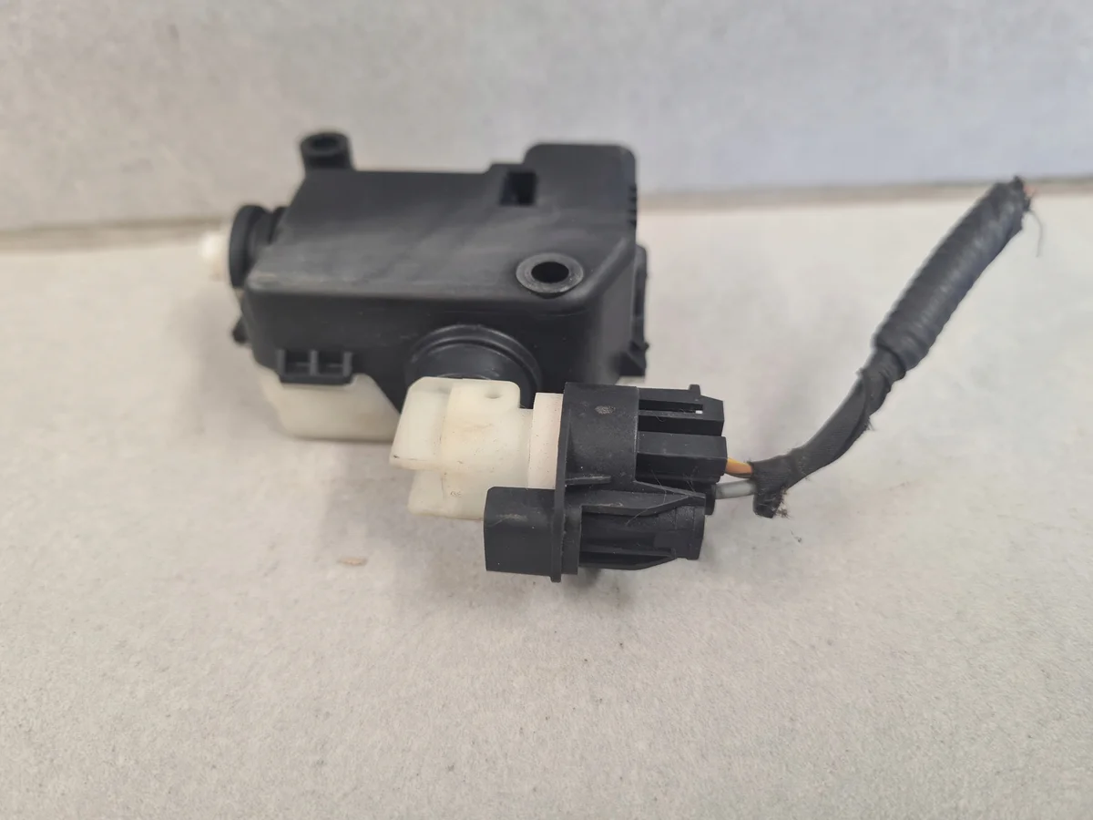 Klappe Kraftstofftankdeckel Stellmotor Opel Meriva II image 3