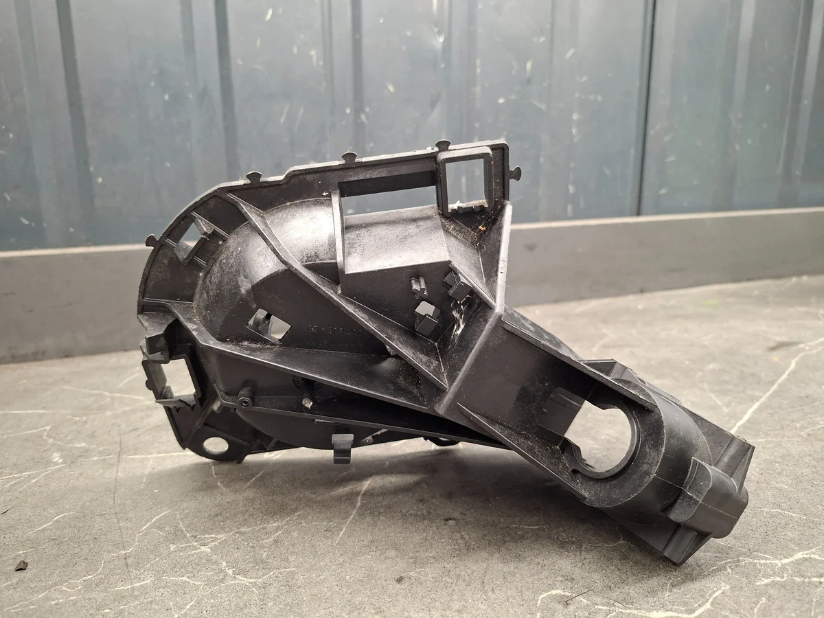 Halterung Spiegel Rechts Vorne VW T6 OE 565306-00 image 3