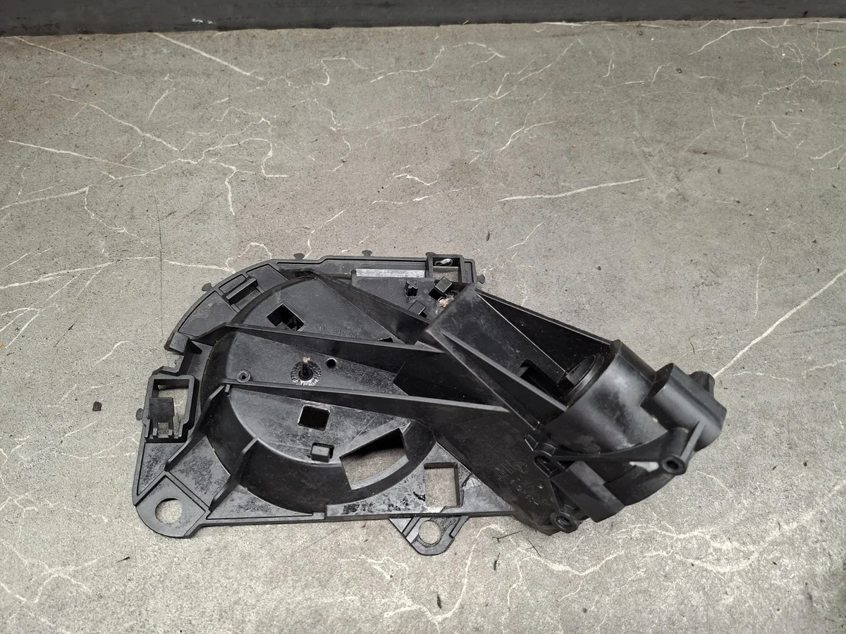 Halterung Spiegel Rechts Vorne VW T6 OE 565306-00 image 4