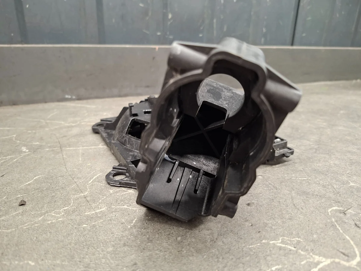 Halterung Spiegel Rechts Vorne VW T6 OE 565306-00 image 5