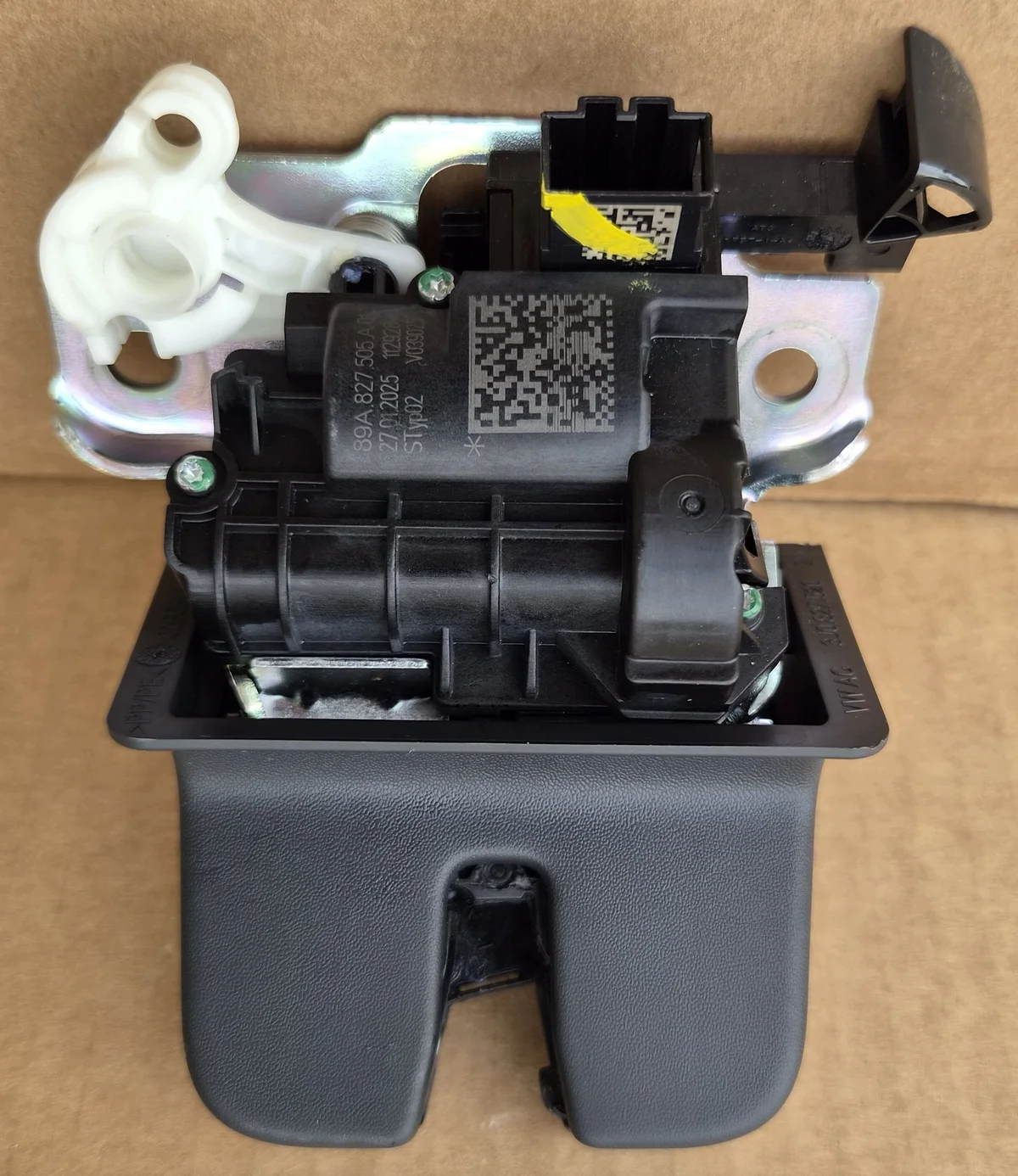 Slot kofferbak Skoda VW 89A827505A