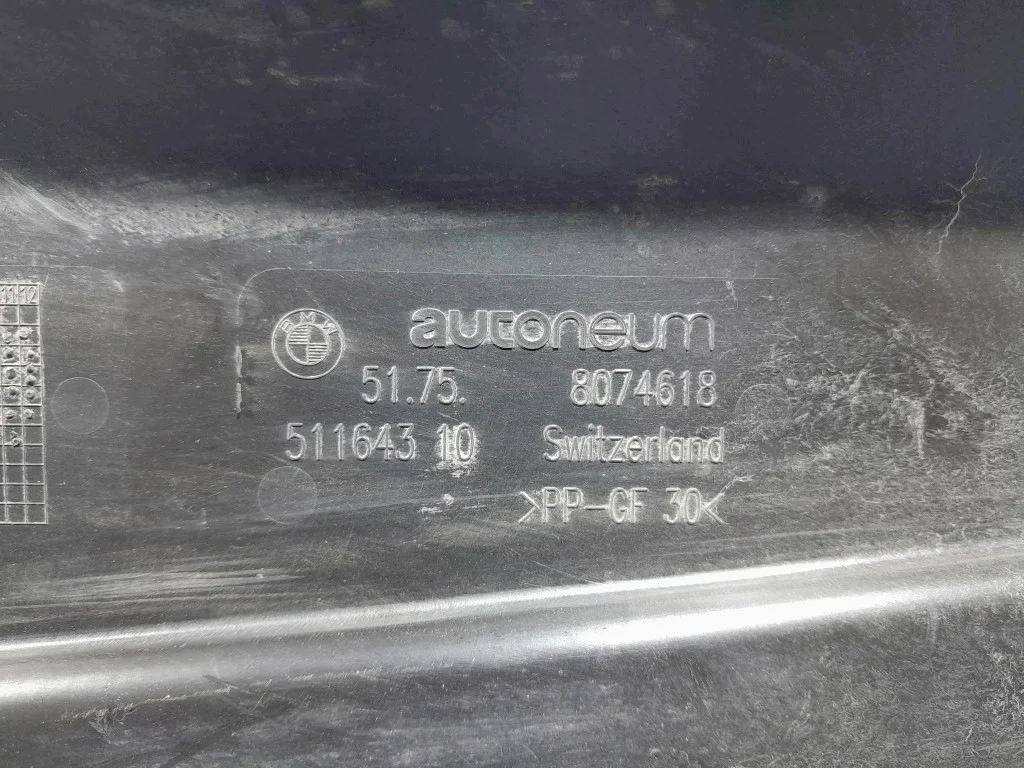 BMW M4 G82 G22 LCI Unterbodenschutz rechts image 3
