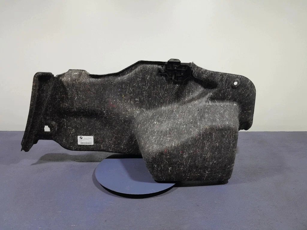 BMW M4 G82 G22 LCI Seitenverkleidung Kofferraum Links image 4