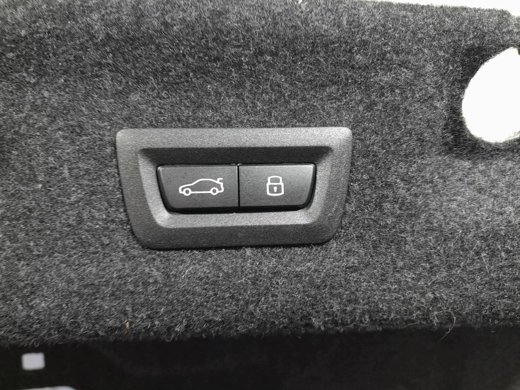 BMW M4 G82 G22 LCI 24 Kofferraumverkleidung 7487630 image 4