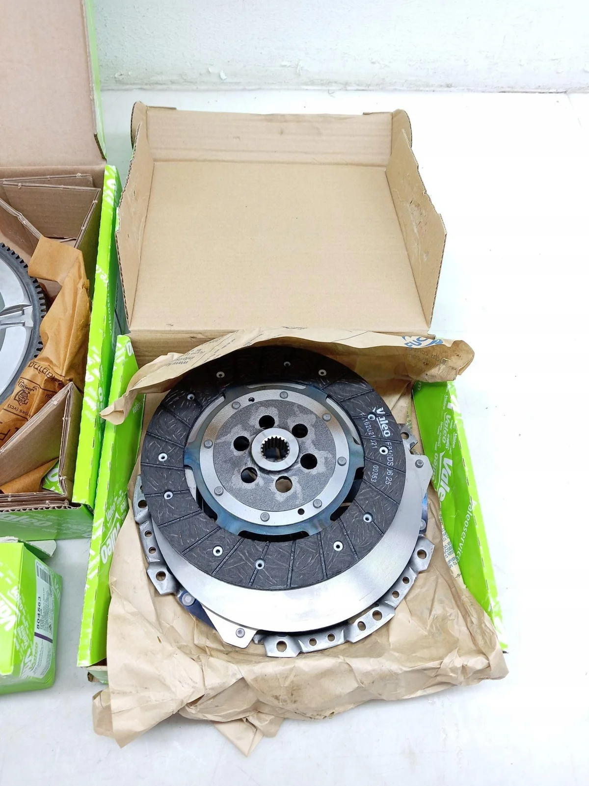Valeo Clutch Kit + DMF 837608 Used image 5