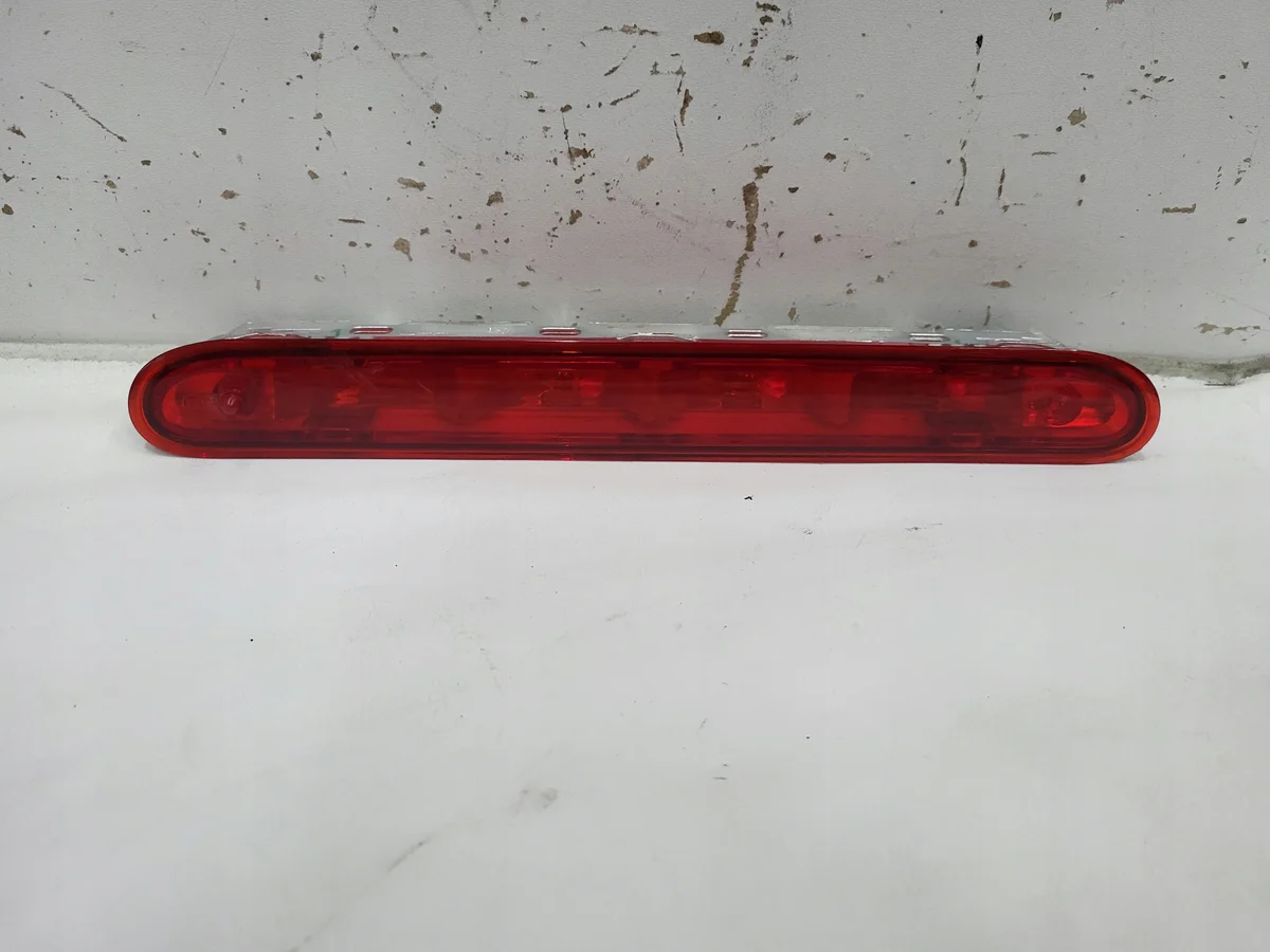 Derde Remlicht Peugeot Traveller 9811325880
