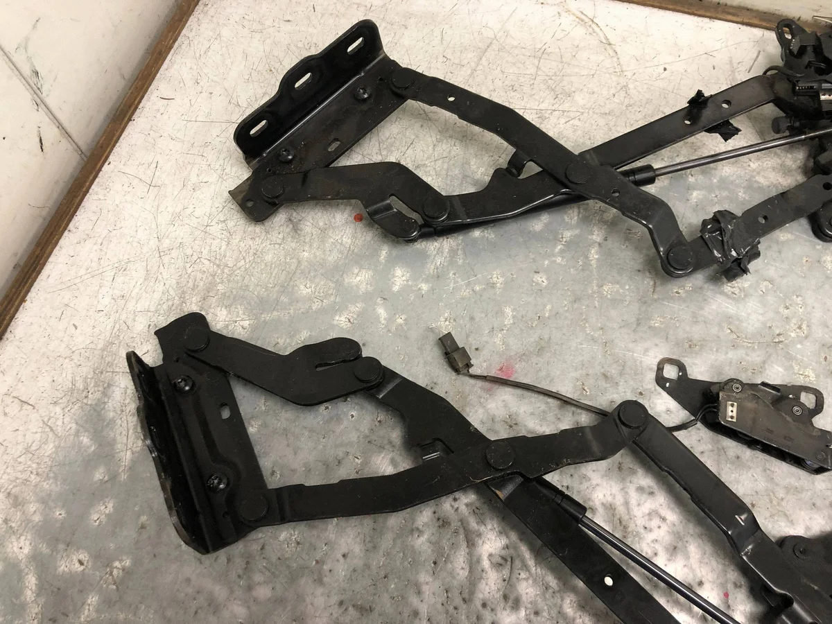 Cerniere Cofano Opel Astra H Cabrio Usate