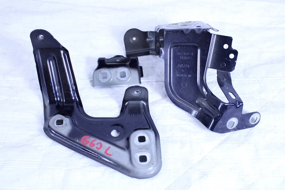 BMW 5 G60 G61 Fender Mount Bracket Left