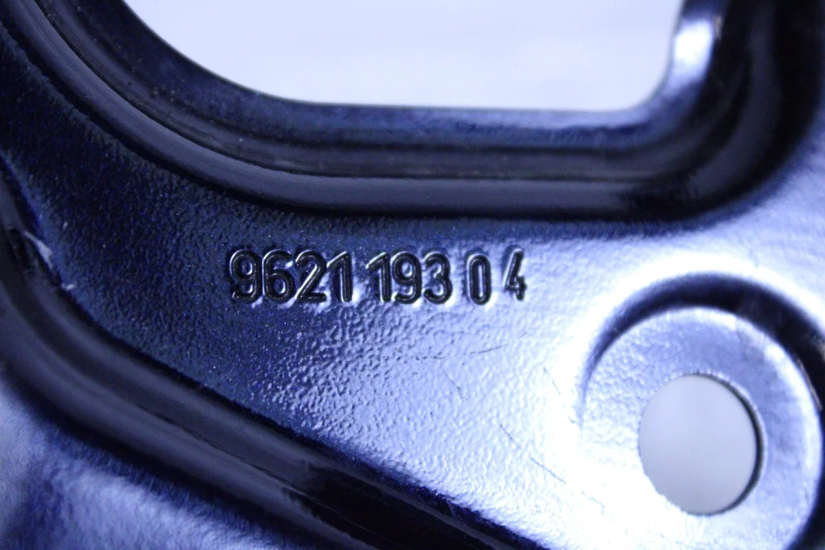 BMW 5 G60 G61 Kotflügelhalter links image 3