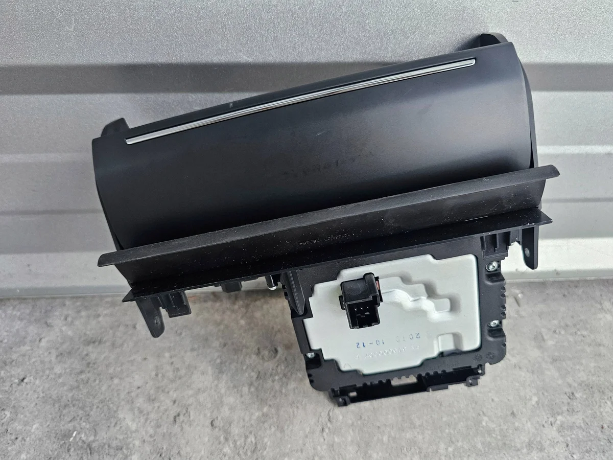 Maserati Phone Storage Panel 670168028