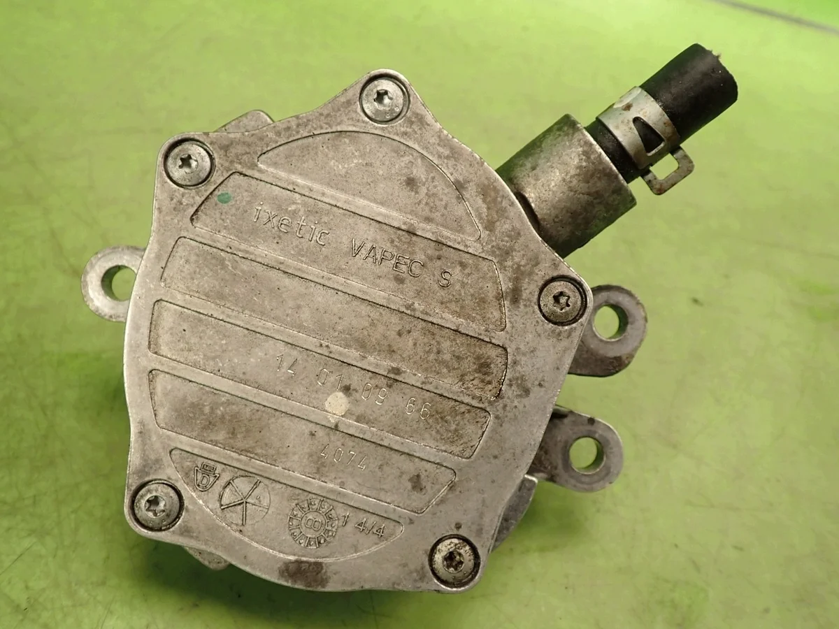 Bomba Vacío Toyota Auris 1.6 B 14010966 image 3