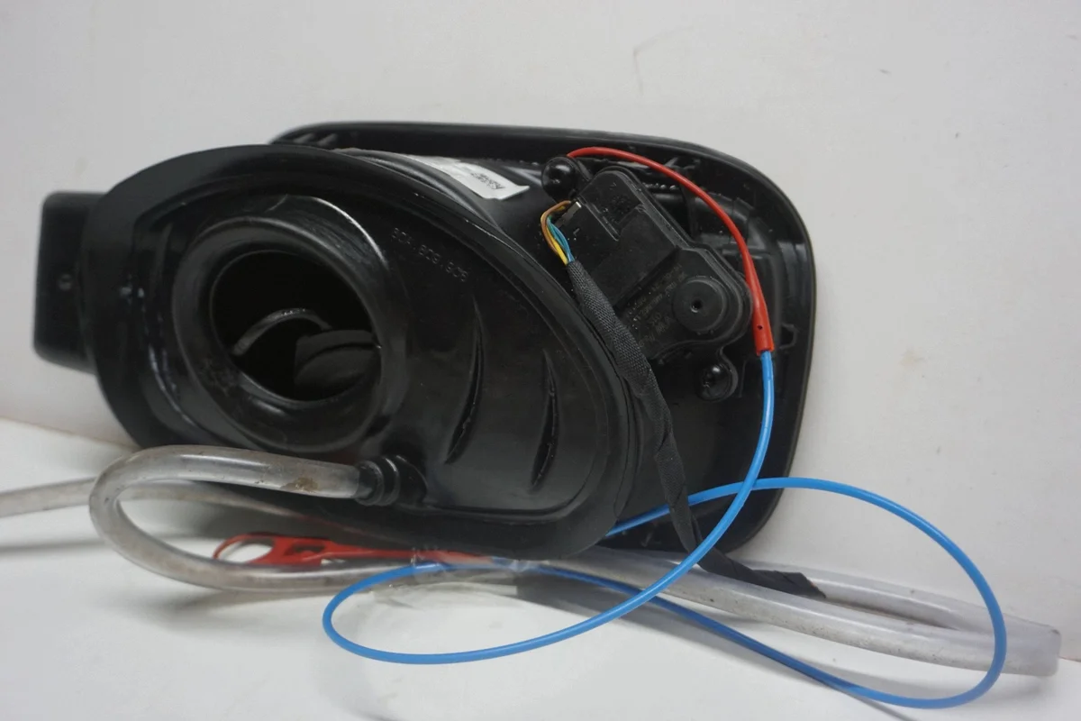 Audi Q5 trappe réservoir carburant 8W0010508P image 8