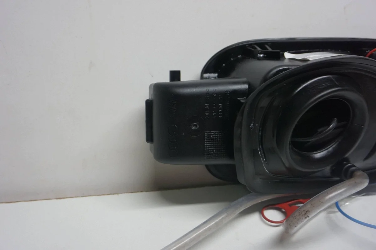 Audi Q5 trappe réservoir carburant 8W0010508P image 9