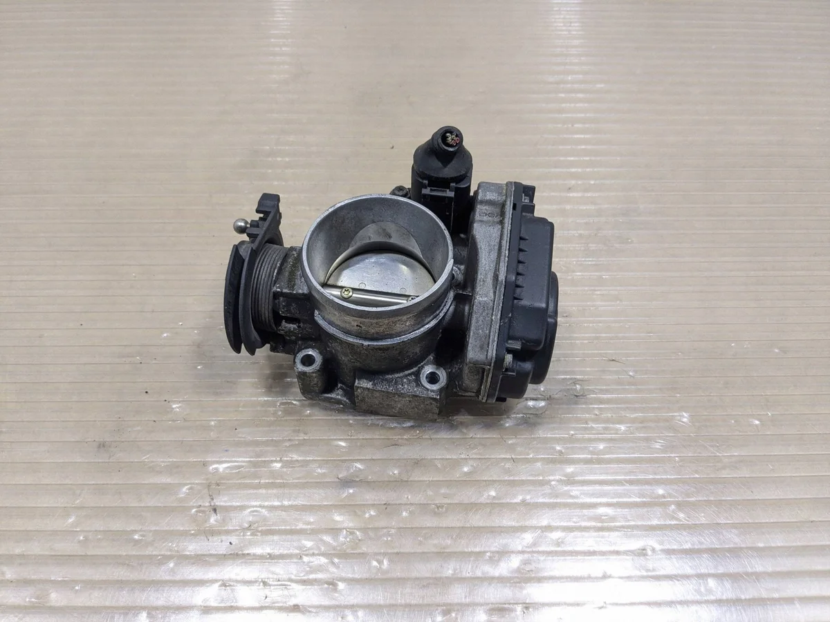 Volkswagen 058133063M Gasklephuis Gebruikt