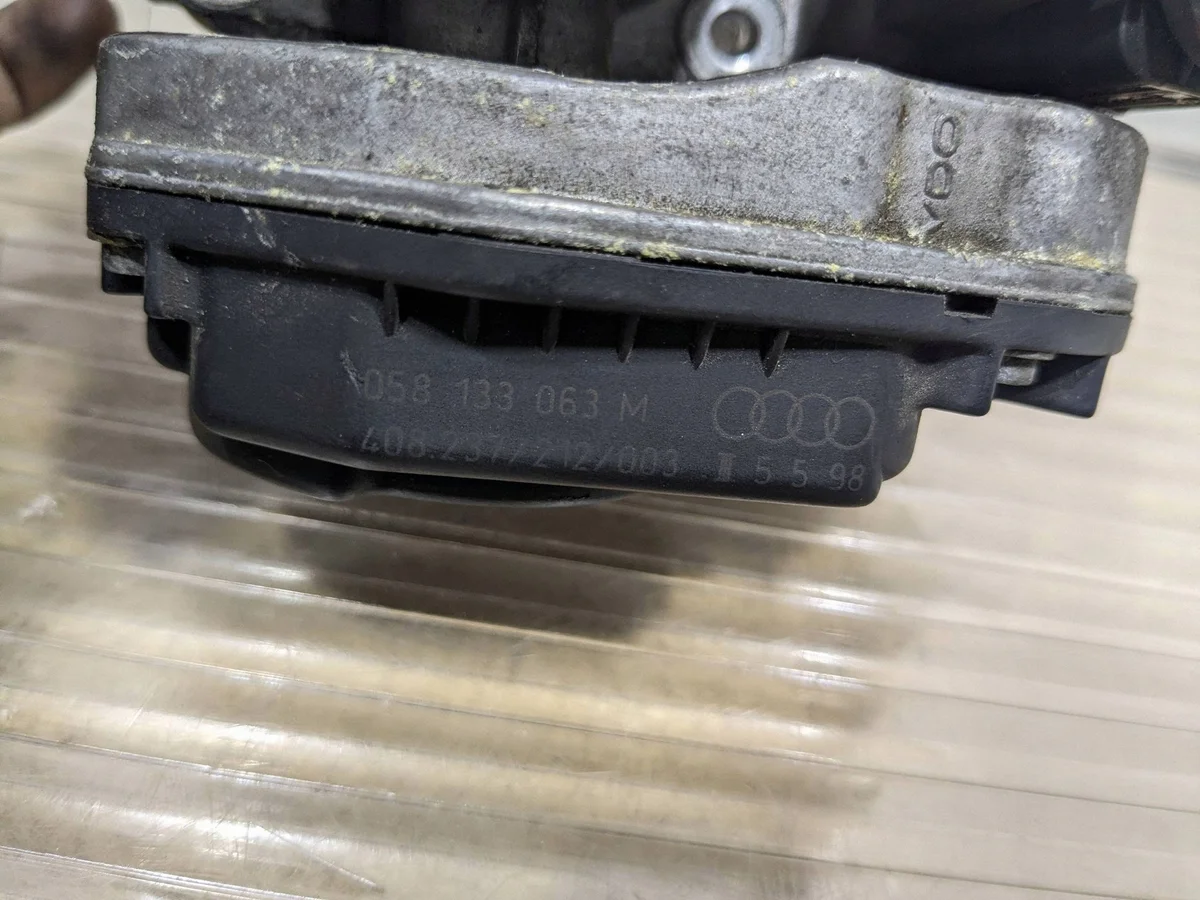 Volkswagen 058133063M Gasklephuis Gebruikt image 3