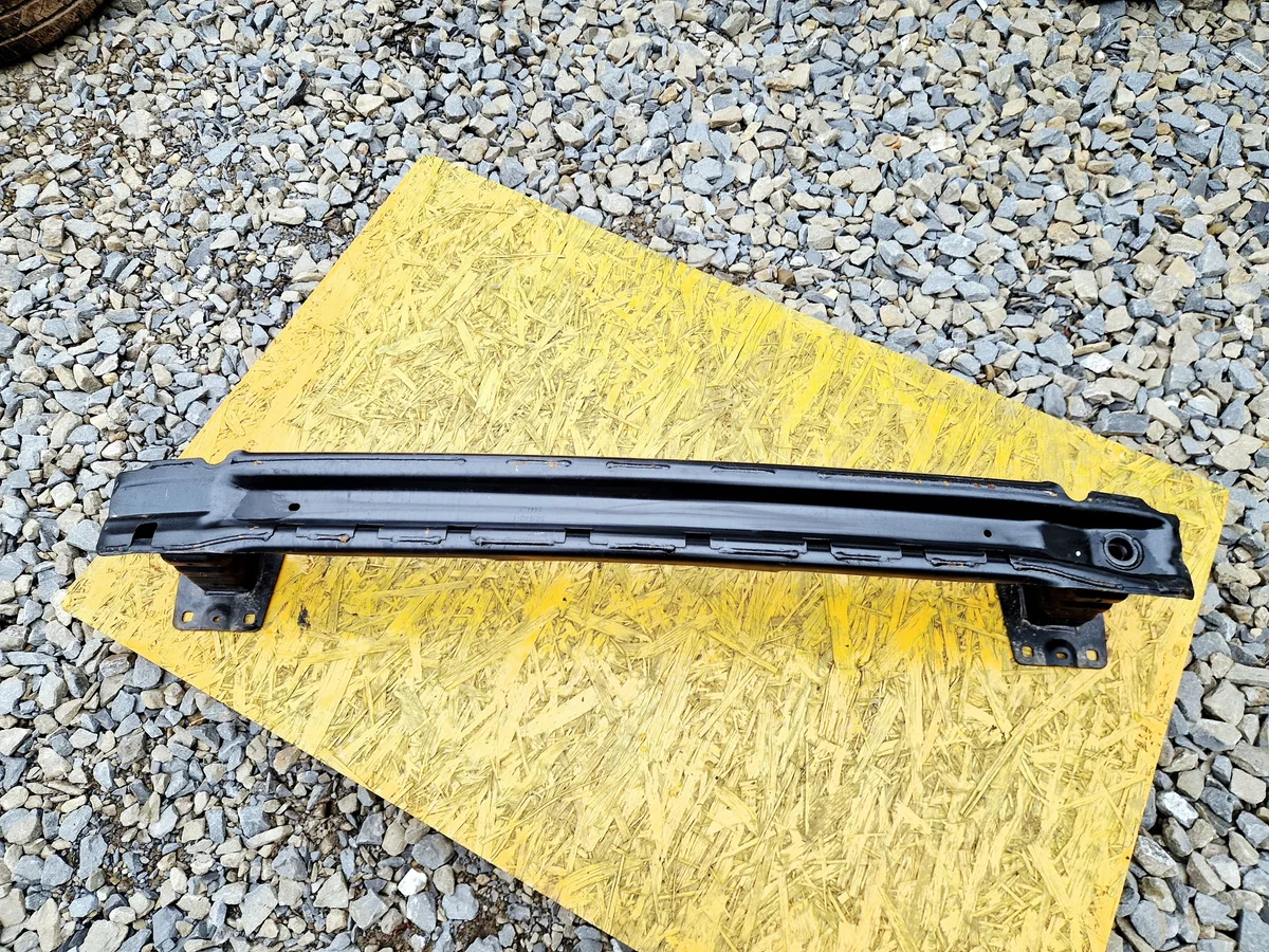Audi A3 8Y Refuerzo Parachoques Trasero
