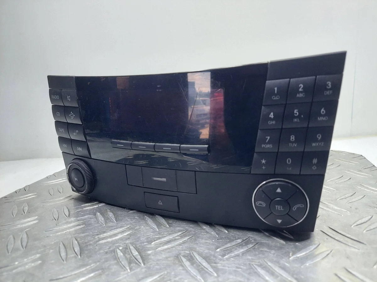 Radio Mercedes W211 A2118200879 Usado