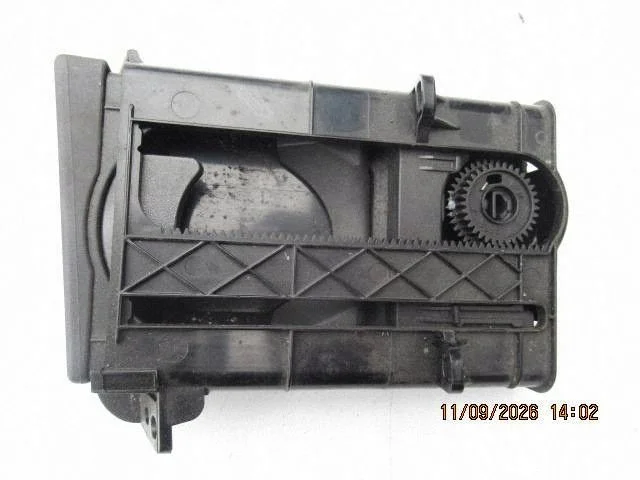 Toyota OE 55620-02090 Usado image 4