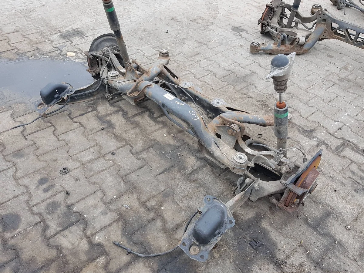 VW Tiguan 5N Achsträger hinten 4x4 gebraucht image 3