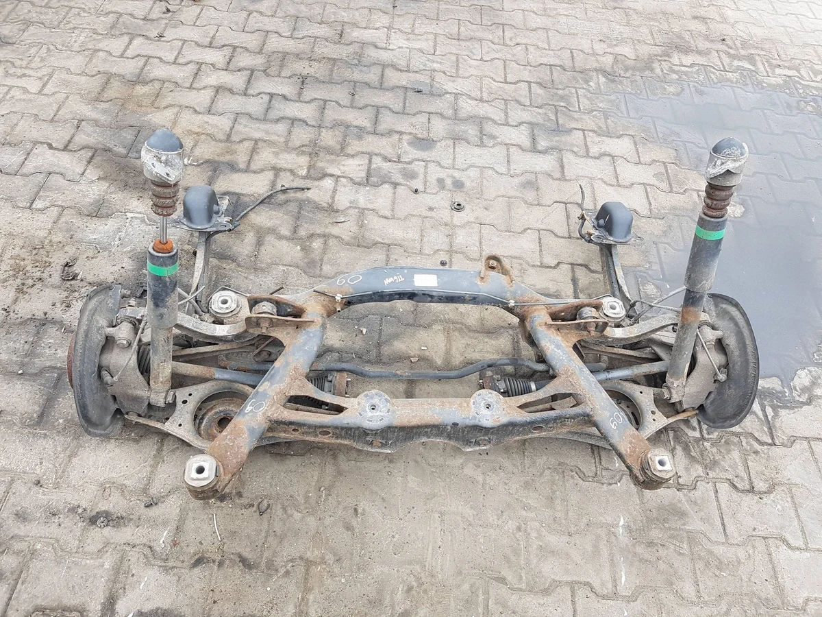 VW Tiguan 5N Achsträger hinten 4x4 gebraucht image 4