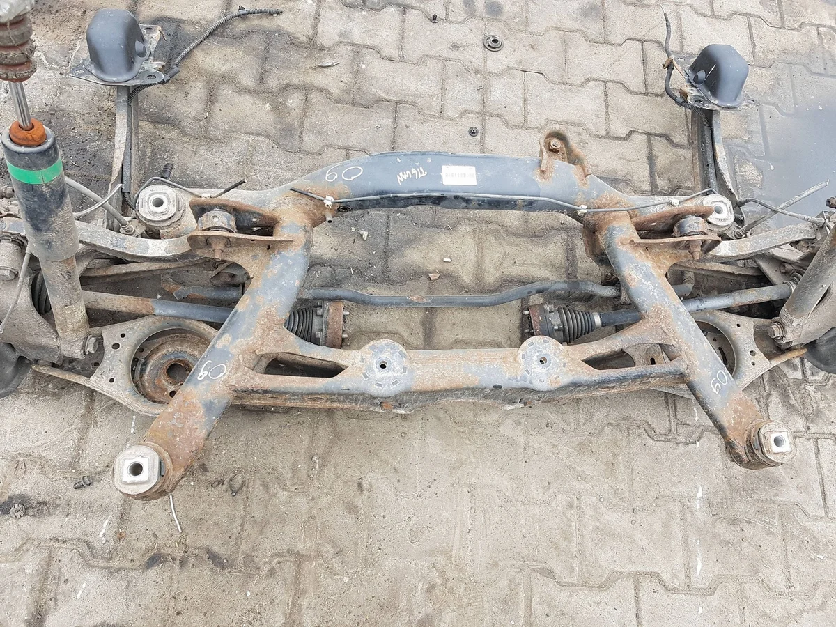 VW Tiguan 5N Achsträger hinten 4x4 gebraucht image 5