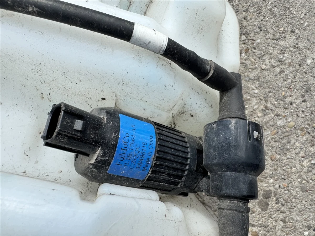 Säiliö + pumppu Ford Mondeo MK5 LIFT image 7