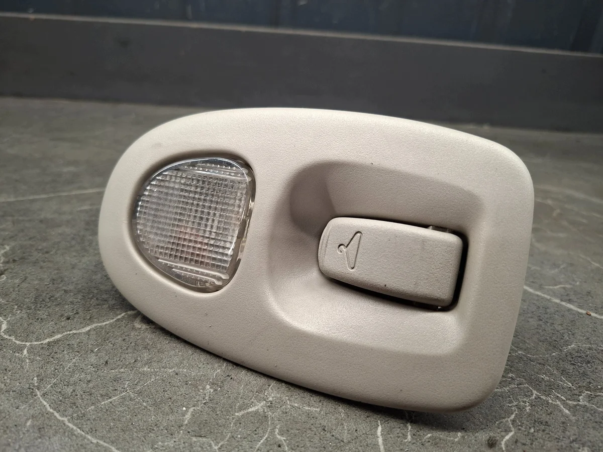 Lampe intérieure arrière Dodge Caravan IV tl827697 image 8