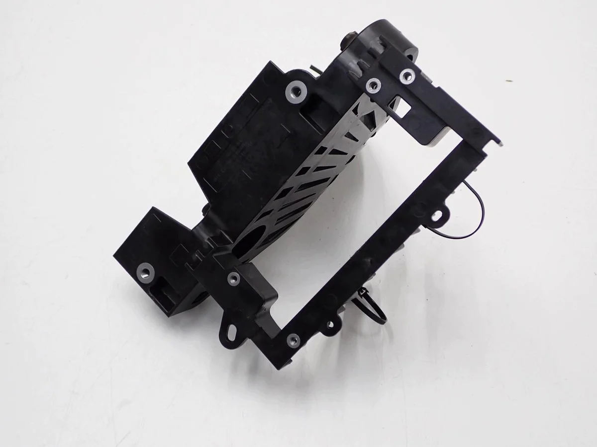 Soporte Bomba A/C Tesla Model 3 1667014-00-C image 4