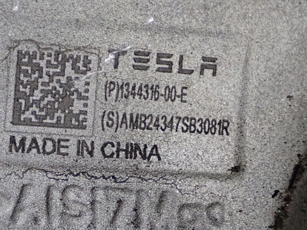 Navknut navbroms ok höger fram Tesla Model 3 image 7