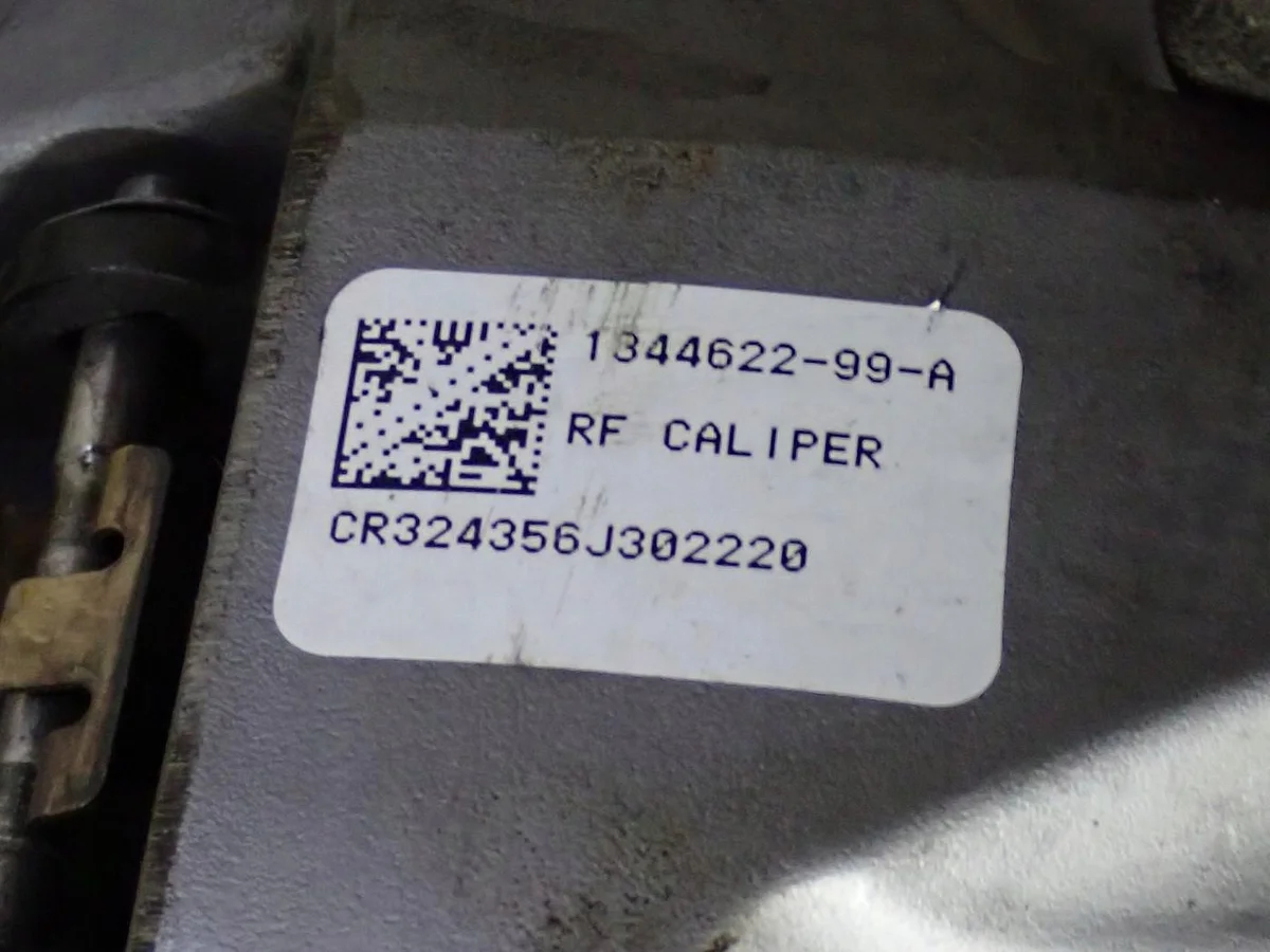 Navknut navbroms ok höger fram Tesla Model 3 image 8