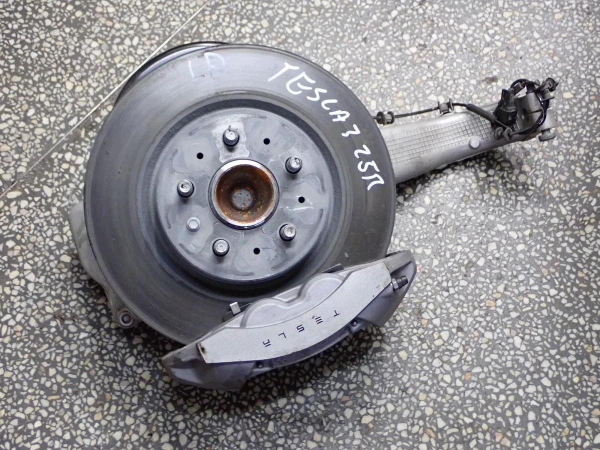 Voornaaf Tesla Model 3 RWD 2WD Links Gebruikt