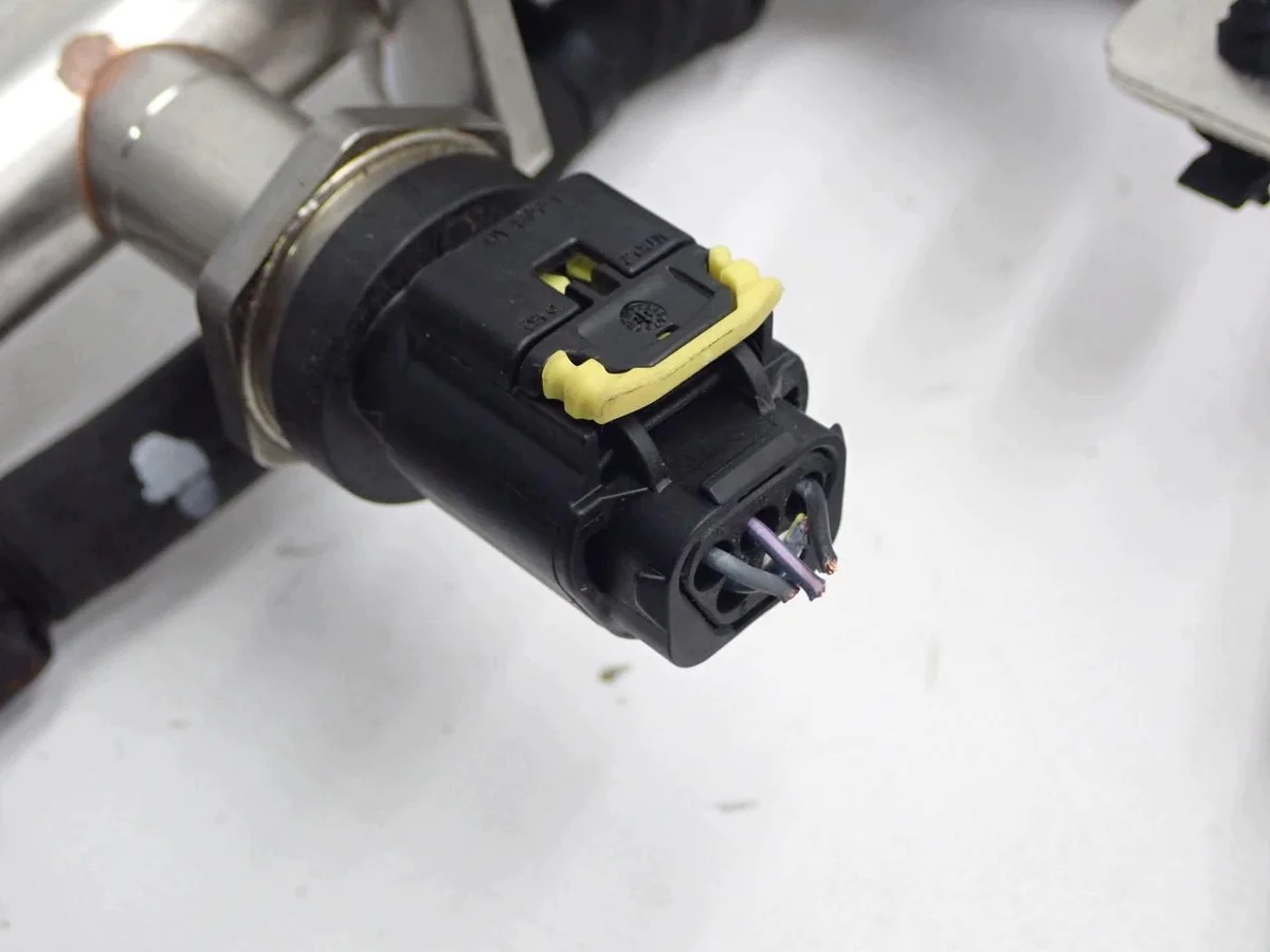 Fuel Rail Sensor for Range Rover Velar L560 image 8